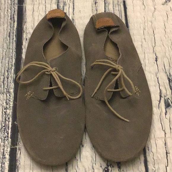 Sanuk Shoes - Sanuk women’s gray suede leather shoes size 9.5